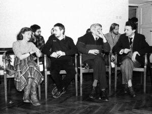 Jadwiga Jarnuszkiewicz, Grzegorz Kowalski, Jan Dziędziora, Wiktor Gutt (w głębi) i Jacek Sempoliński, Wydział Wzornictwa ASP w Warszawie, lata 80.
