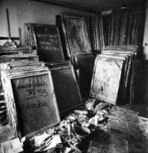 Widok pracowni Jacka Sempolińskiego przy alei Solidarności, Warszawa, 1995, fot. Jerzy Sabara