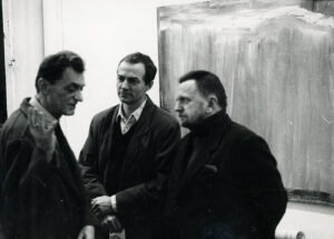Jacek Sempoliński, Jacek Waltoś i Stanisław Rodziński na otwarciu wystawy Cóż po artyście w czasie marnym?, Zachęta, Warszawa, 1990
