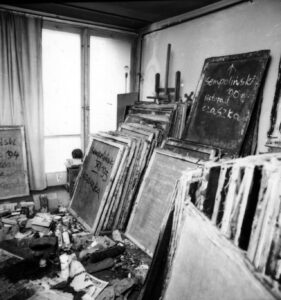 Widok pracowni Jacka Sempolińskiego przy alei Solidarności, Warszawa, 1995, fot. Jerzy Sabara