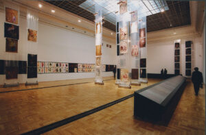 Widok wystawy indywidualnej Jacka Sempolińskiego A me stesso, Zachęta, Warszawa, 2002